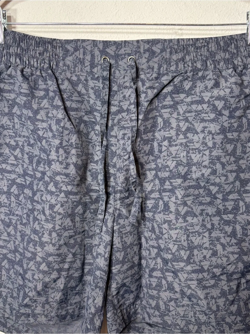 Duluth Trading Men’s XL Nylon Drawstring Shorts Gray Geometric 7” Inseam
